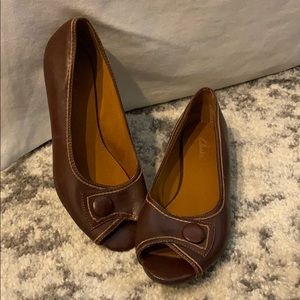 Clarks kitten heel peep toe dress shoes
